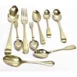 A SMALL QUANTITY OF SILVER FLATWARE comprising five silver teaspoons, two silver dessert spoons, a