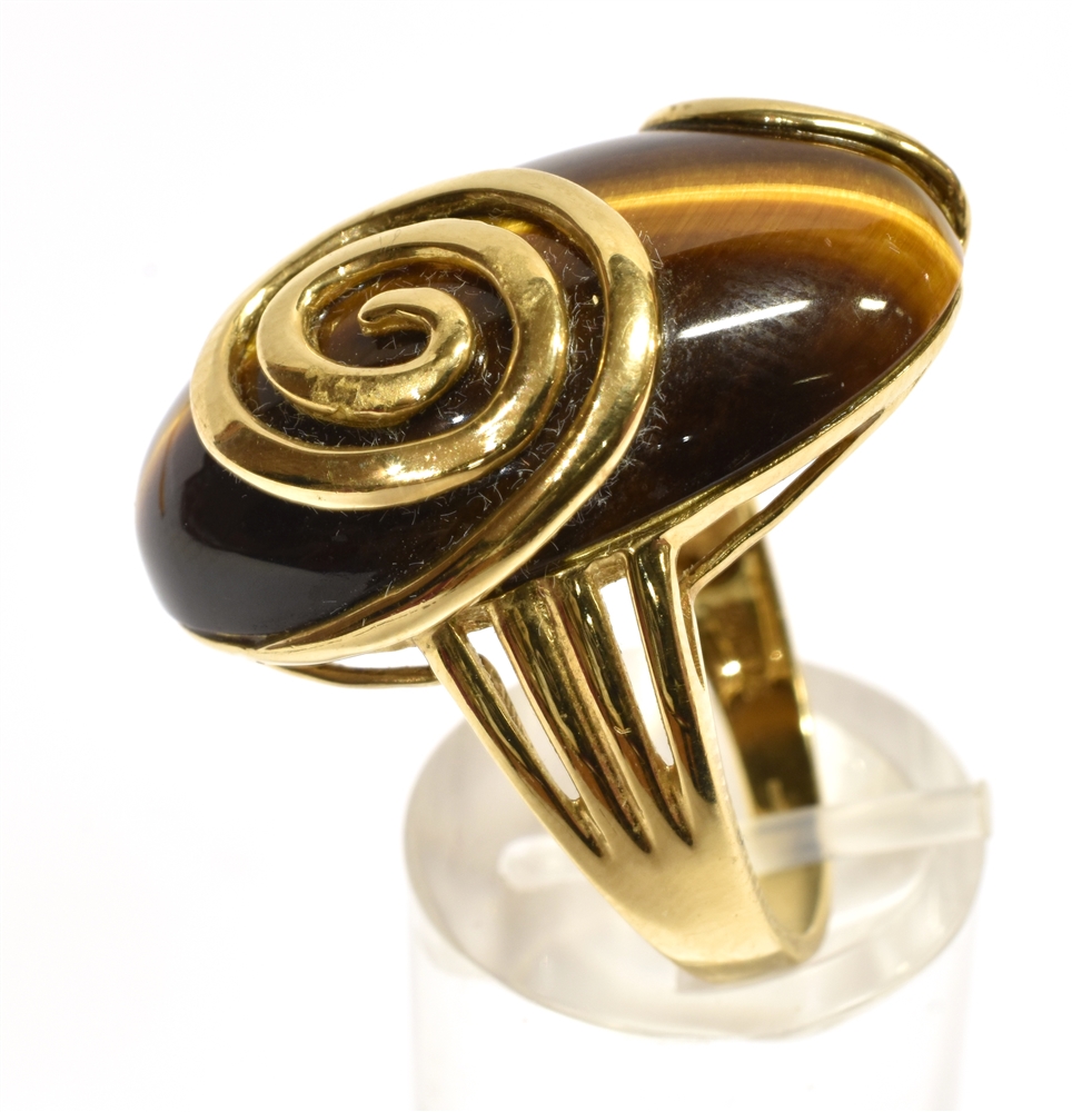 A TIGER'S EYE SET 9CT GOLD DRESS RING large oval cabochon cut tiger's eye 30mm x 20mm, 9ct gold - Image 3 of 3