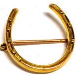 A 15CT GOLD HORSESHOE BROOCH hinged pin and simple loop fitting, 25 x 28mm, applied pad to reverse