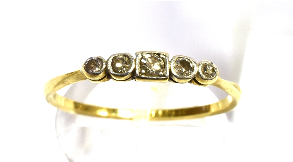 A DIAMOND FIVE STONE 18CT GOLD RING five small graduating round cut diamonds, total diamond weight