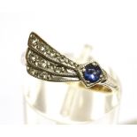 A BLUE AND WHITE STONE SET 9CT GOLD RING small blue stone assessed as synthetic sapphire, fan shaped