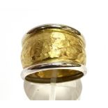 A 9CT YELLOW AND WHITE GOLD BAND RING the textured and hammered finish central yellow gold section