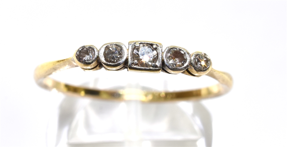 A DIAMOND FIVE STONE 18CT GOLD RING five small graduating round cut diamonds, total diamond weight - Image 2 of 4