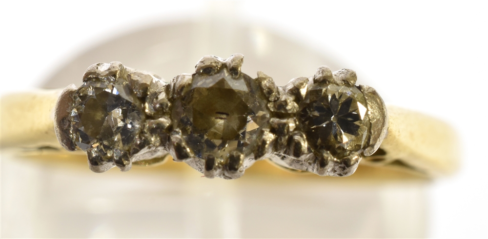 A DIAMOND THREE STONE RING the round brilliants approx. 0.60cts, claw set in white, on a yellow ' - Image 4 of 4