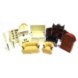 ASSORTED 1/12 SCALE DOLL'S HOUSE FURNITURE & ACCESSORIES (29 pieces).