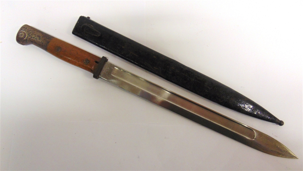 A GREAT WAR IMPERIAL GERMAN SEITENGEWEHR M1914 BAYONET the 30cm single edged blade with a wide - Image 2 of 2