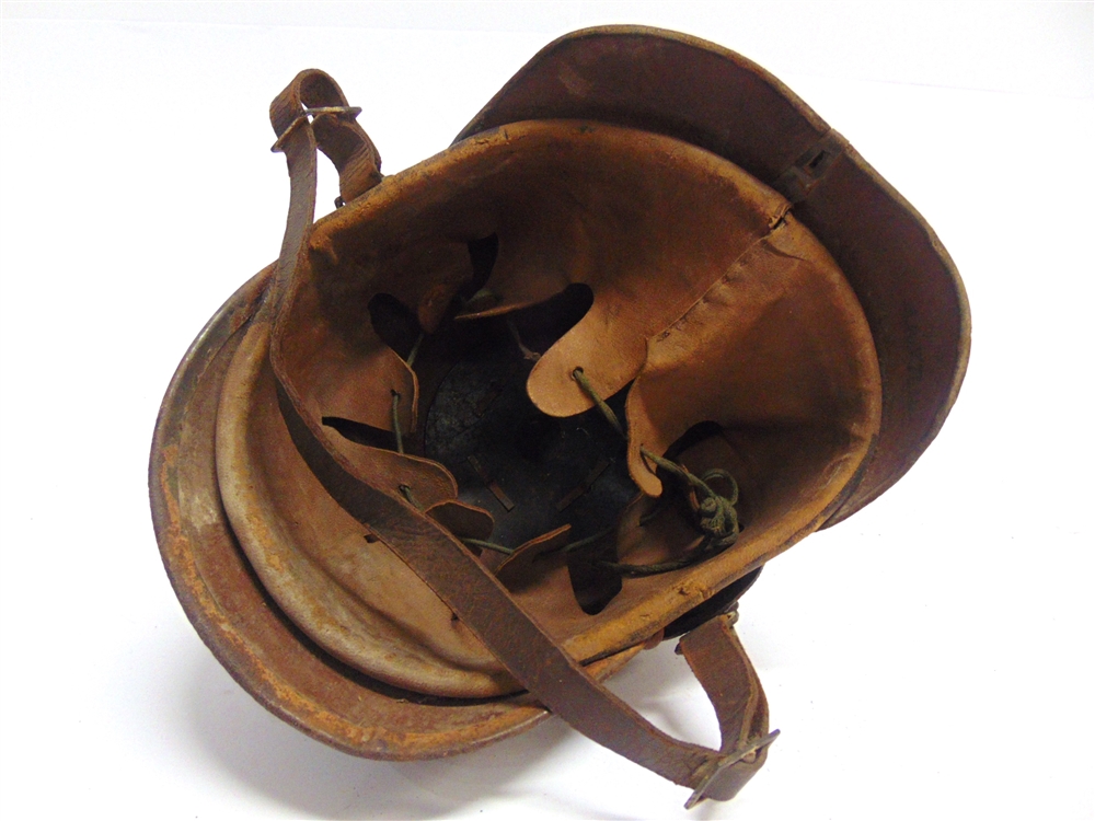 A GREAT WAR IMPERIAL GERMAN OTHER RANKS PICKELHAUBE the black leather shell with a grey metal - Image 4 of 6