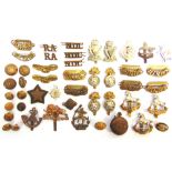 ASSORTED CAP BADGES, SHOULDER TITLES, BUTTONS & OTHER ITEMS including those of 13th Australian Light