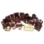 ASSORTED 1/12 SCALE DOLL'S HOUSE FURNITURE & ACCESSORIES (27 pieces).