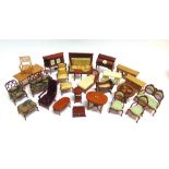 ASSORTED 1/12 SCALE DOLL'S HOUSE FURNITURE & ACCESSORIES (25 pieces).