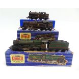 [OO GAUGE]. THREE HORNBY DUBLO LOCOMOTIVES comprising a No.EDLT20, B.R. Castle Class 4-6-0 tender