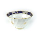 A Worcester teacup, 19th century.