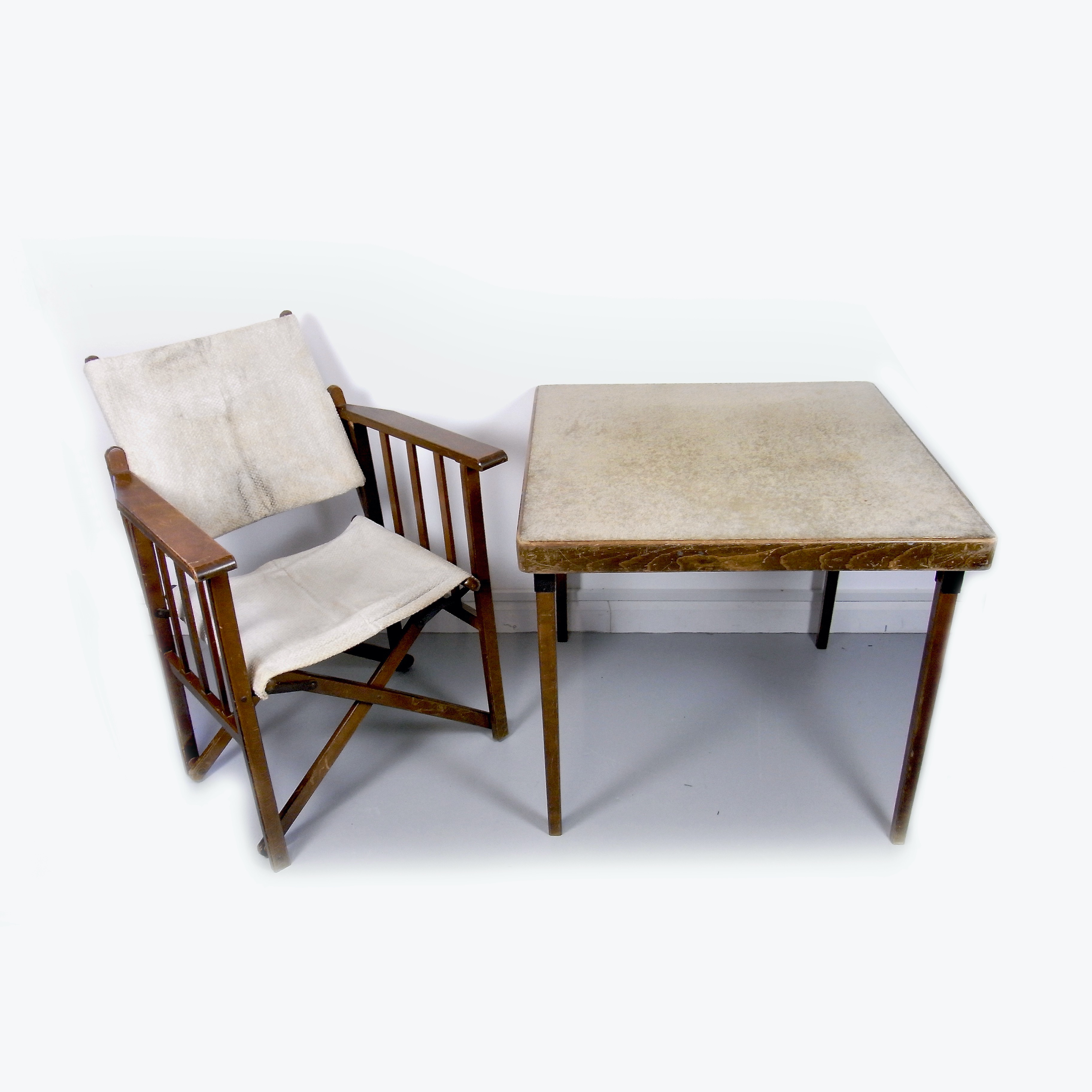 A delightful card table/occasional table and set of folding chairs, early/mid 20th century.