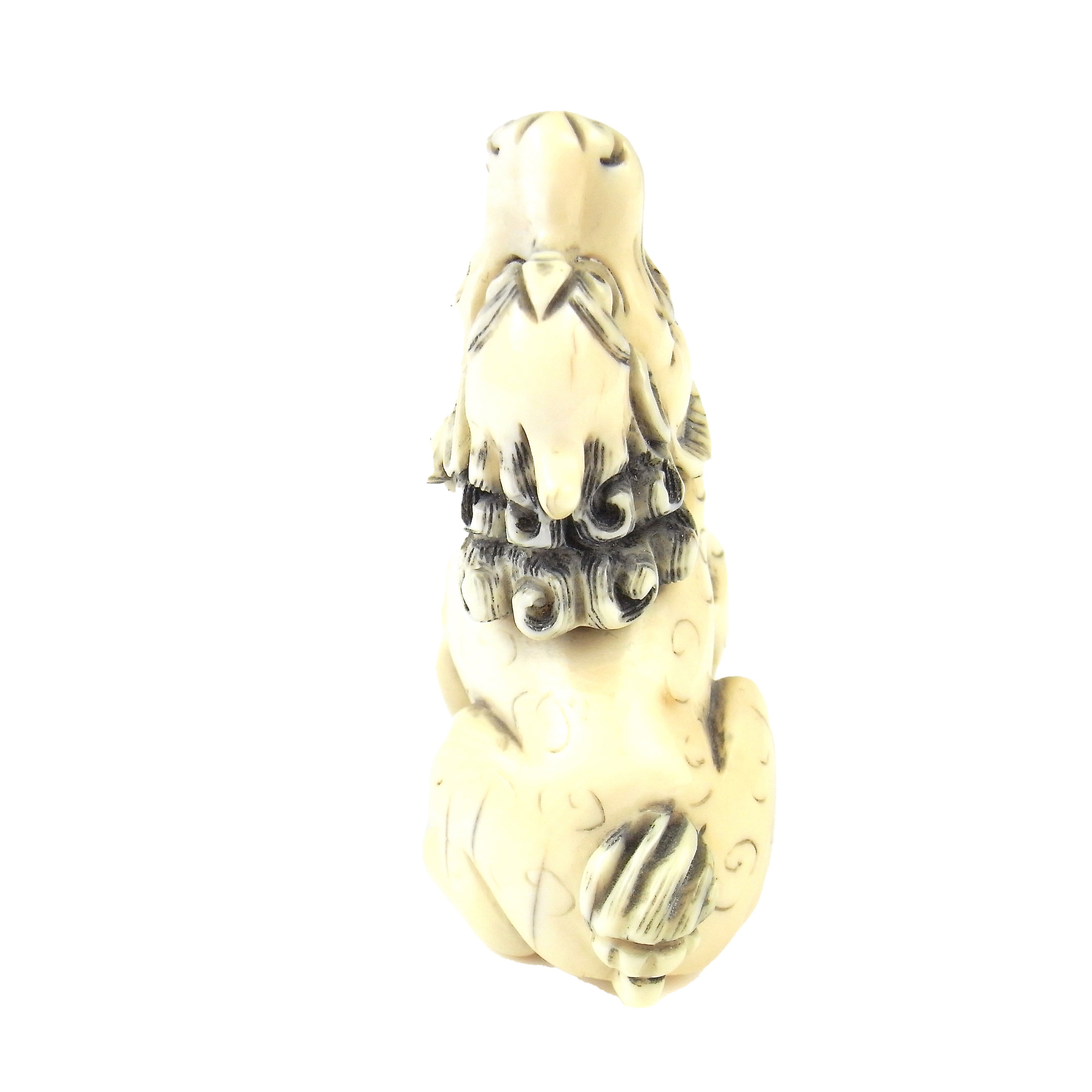 A Japanese carved ivory netsuke of a shishi, Meiji period (1868 - 1912). - Image 3 of 4