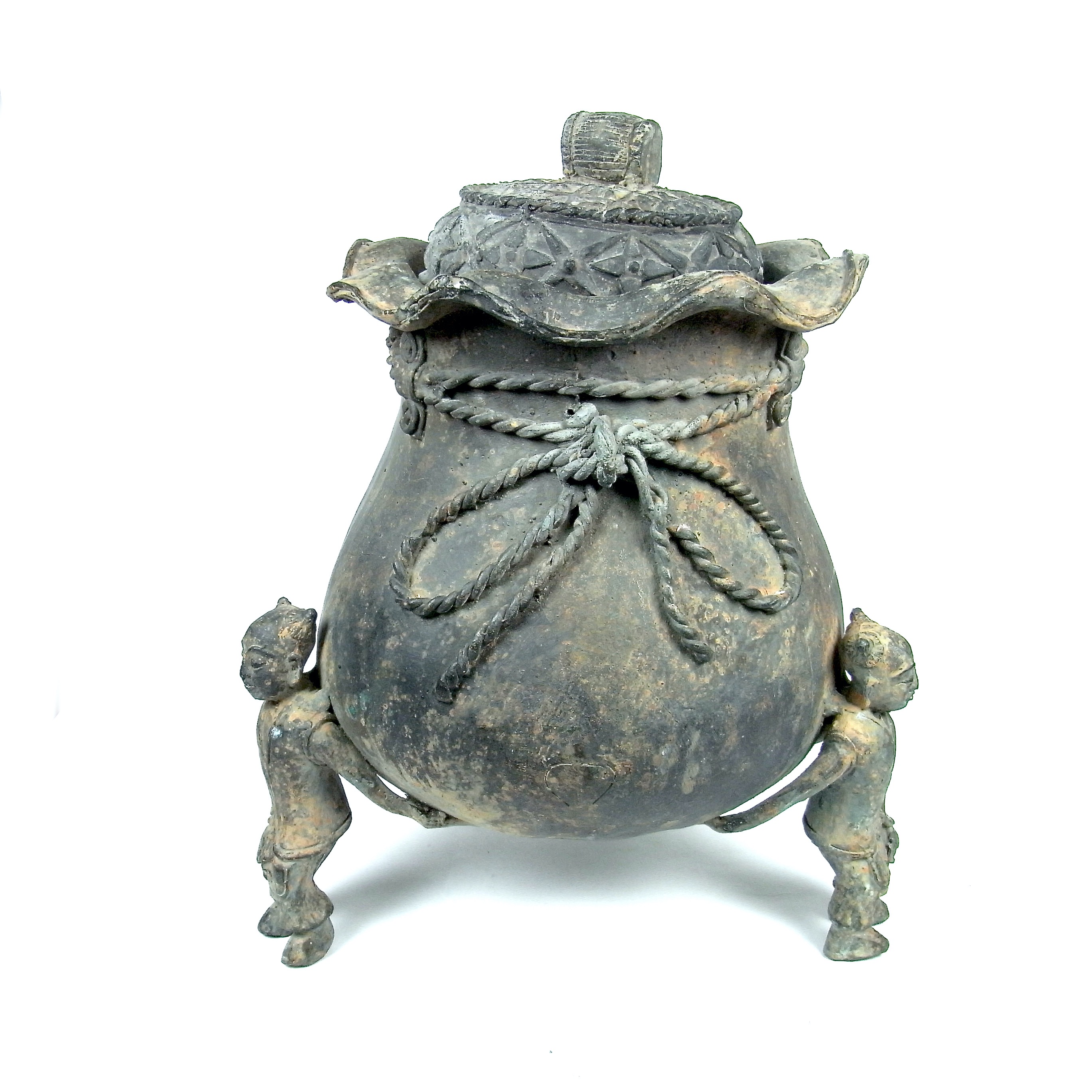 A large Chinese bronze tripod vessel and cover. - Image 3 of 3