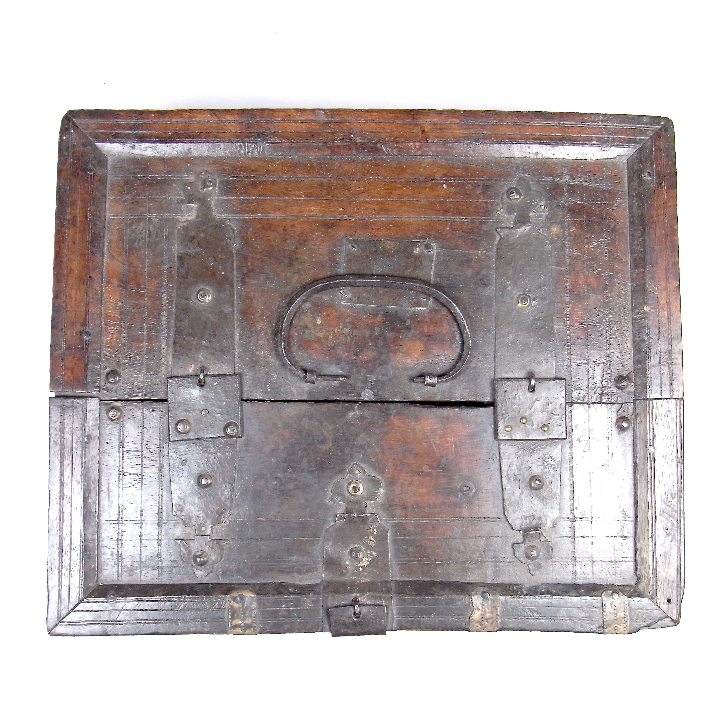 A reinforced oak and steel travelling merchants box, 18th/early 19th century - Image 2 of 3