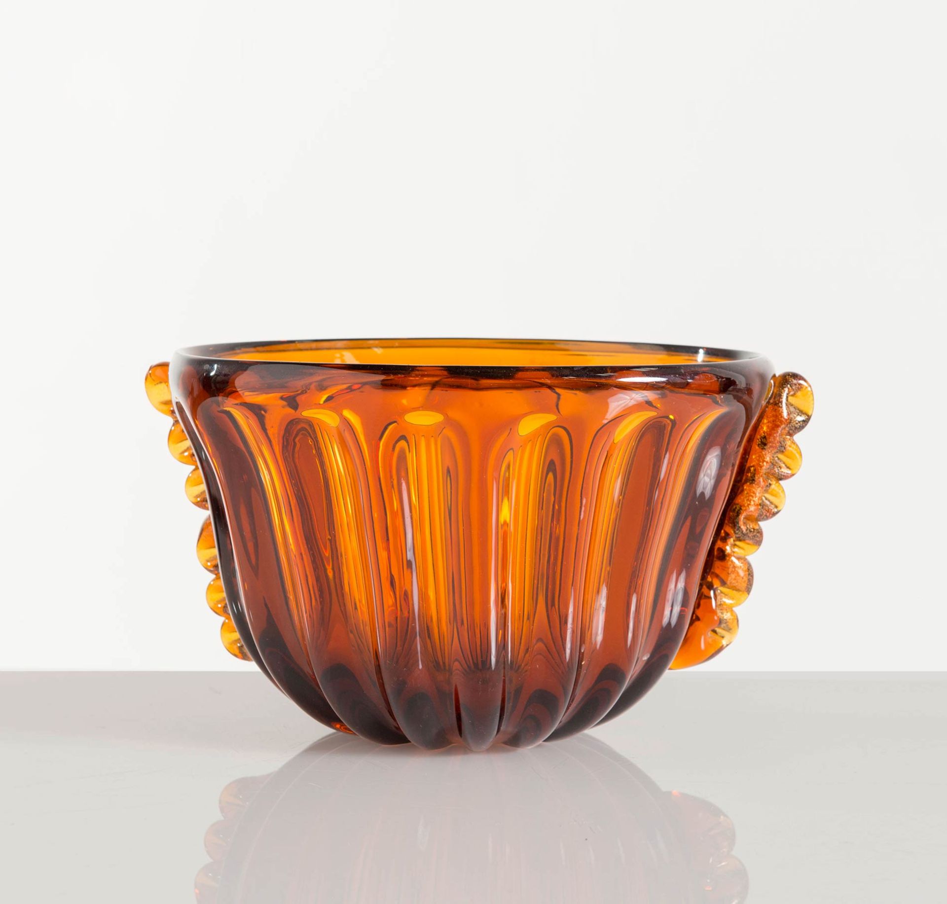 Vaso di forma ovale in vetro di Murano color ambra, XX sec.