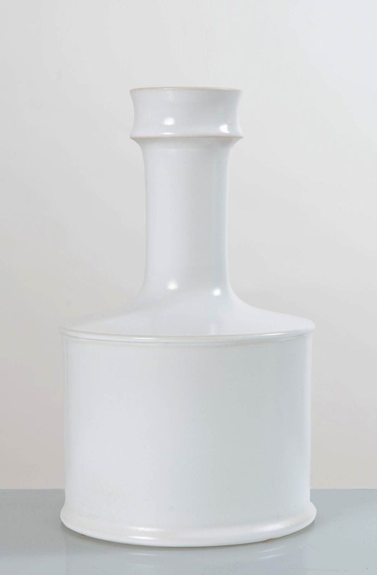 Bucci – Pesaro, Vaso a bottiglia in ceramica bianca, Anni ‘70.