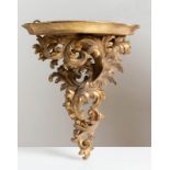 Mensola in legno riccamente intagliato e dorato, Artigianato Fiorentino, inizio del XX sec.