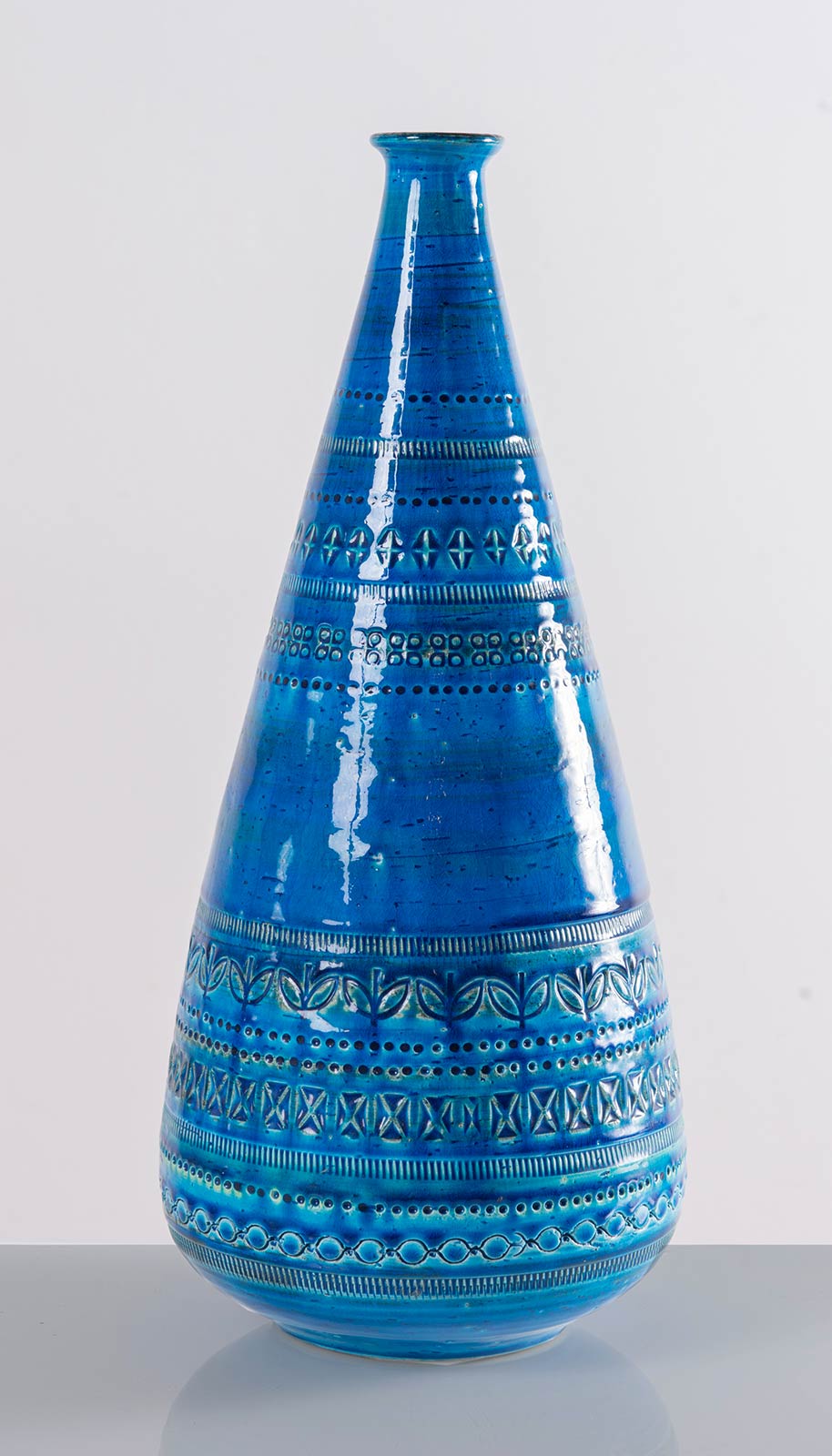 Aldo Londi per Flavia Bitossi – Montelupo, Vaso conico della serie Rimini Blu, Anni ‘70.