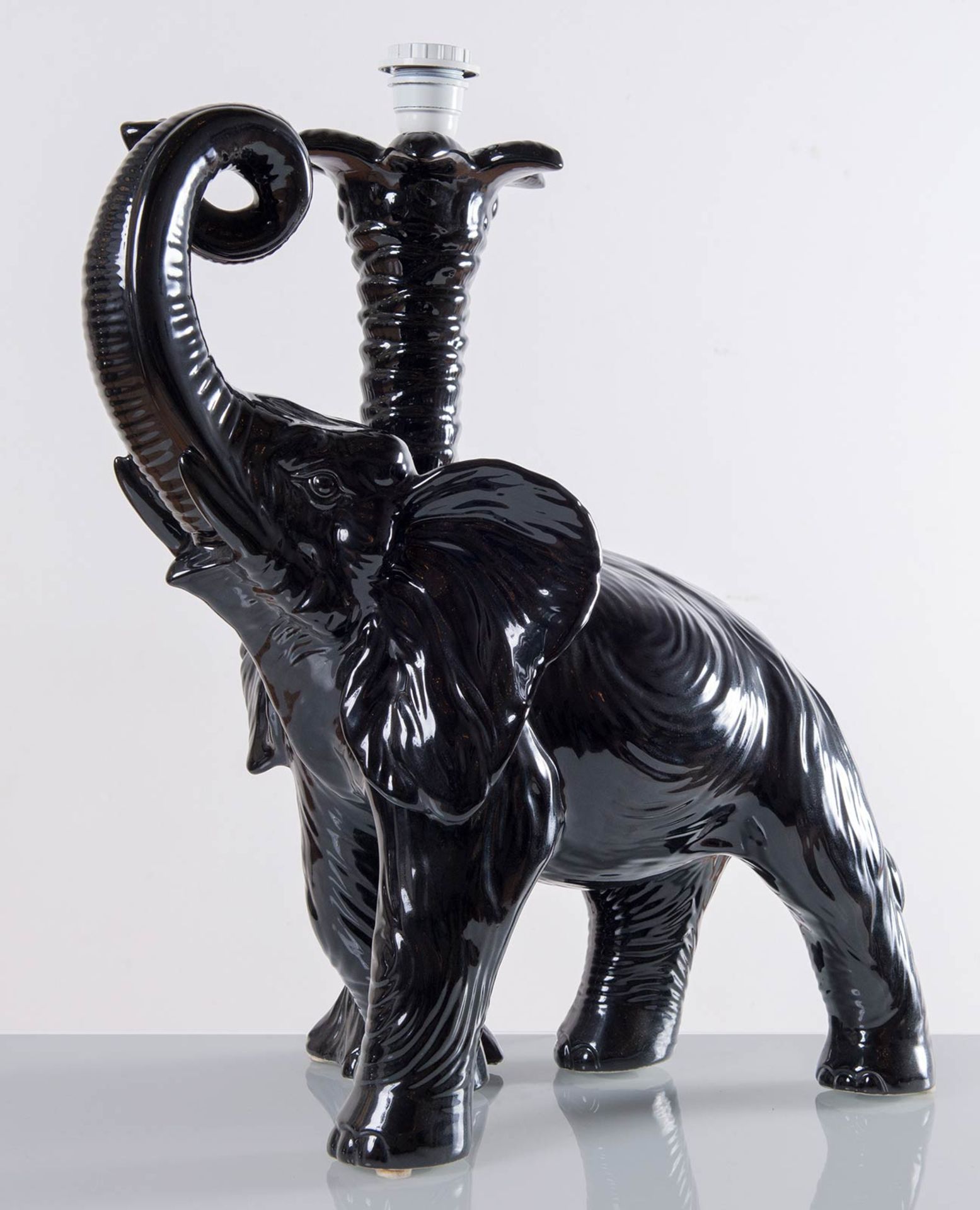 Lampada da tavolo in ceramica smaltata con elefante, Produzione Italiana - Anni ‘70.