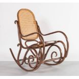 Sedia a dondolo in legno curvato in stile Thonet, XX sec.