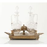 Set di bottiglie e caraffe Impero in vetro lavorato con montatura in ottone, fine del XIX sec.