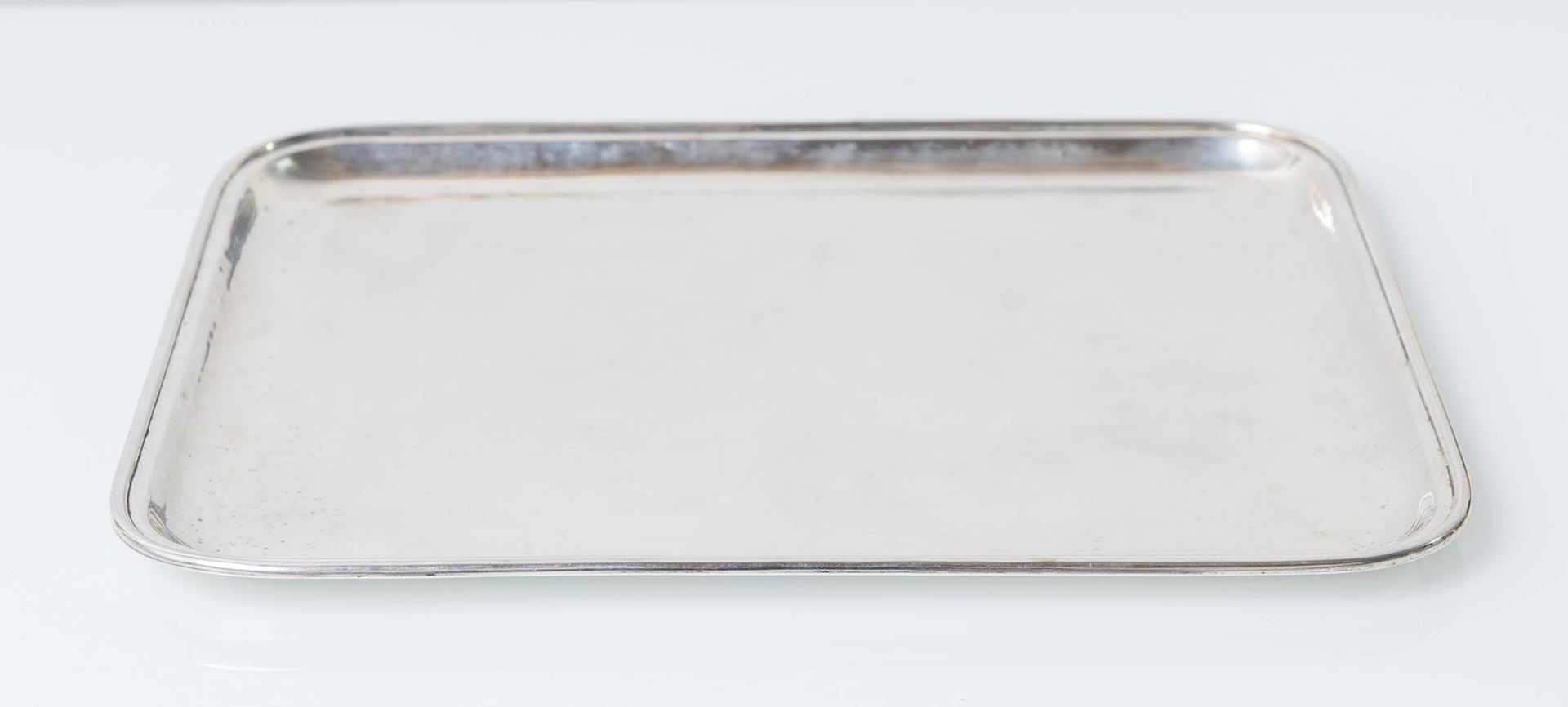 Vassoio in argento, Italia – XX secolo.