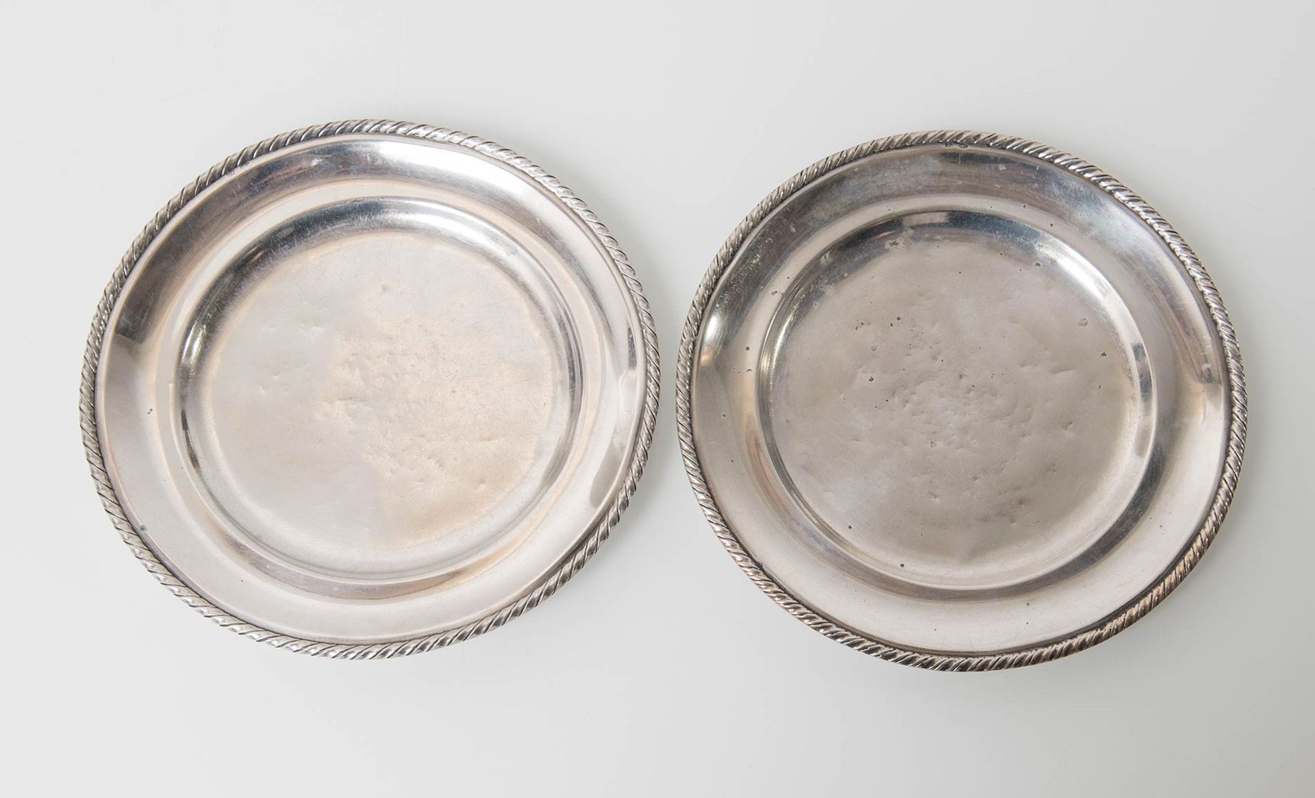 Coppia di patti da pane in argento, Alessandria – Anni ‘30. - Bild 3 aus 4