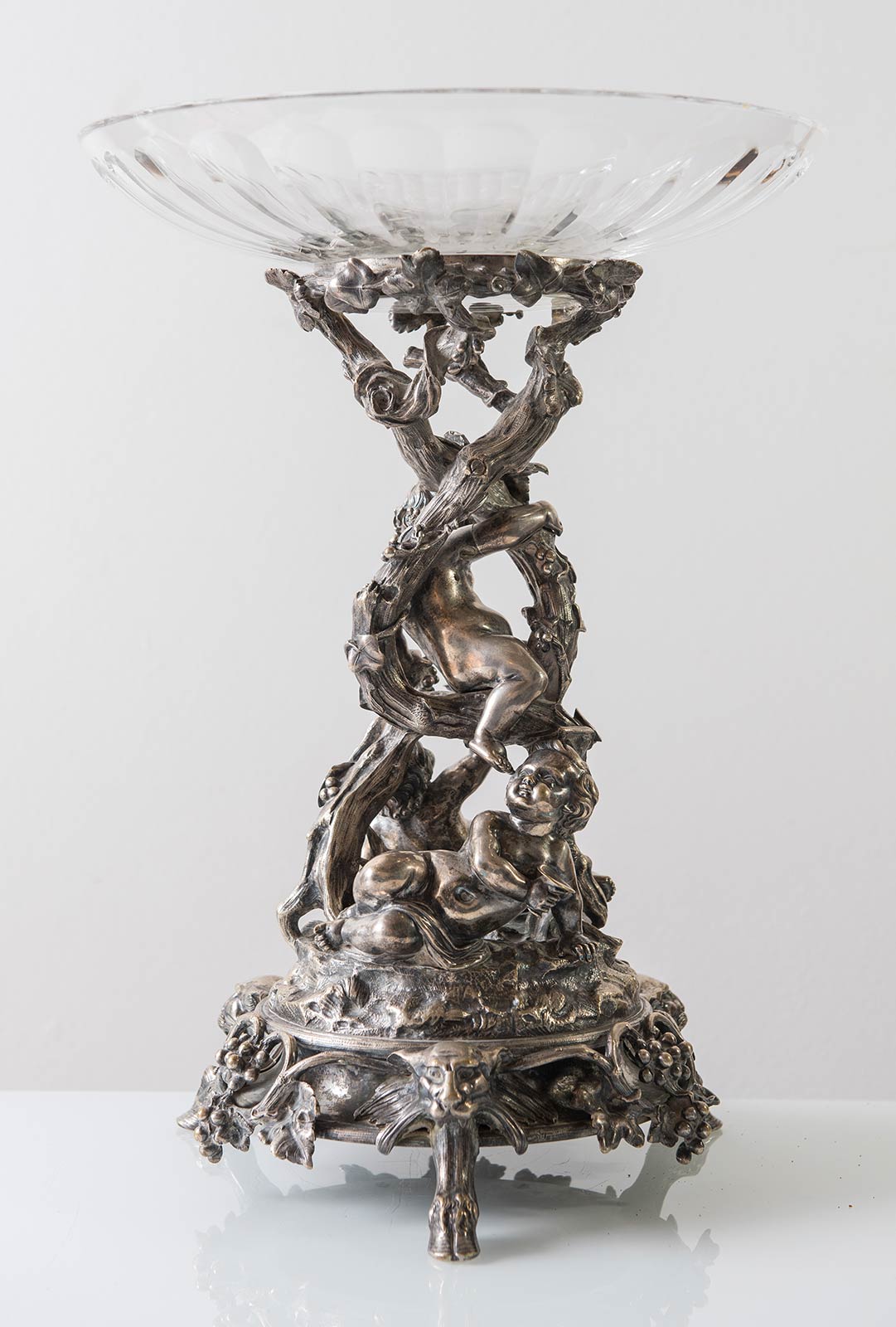 Importante trionfo da tavola in bronzo cesellato, sbalzato e argentato, Francia, XIX secolo. - Image 5 of 8