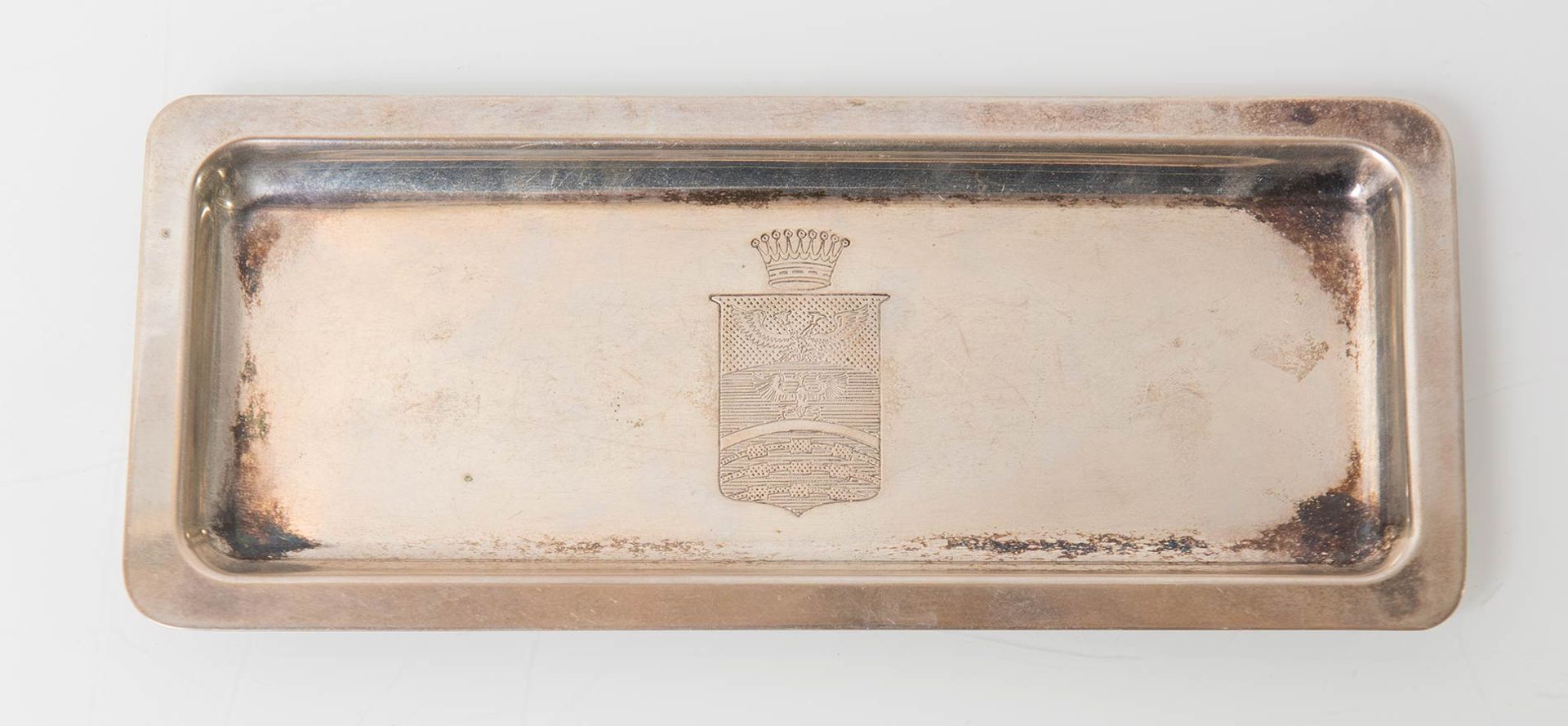 Piccolo vassoio rettangolare e cestina in argento, Bologna, XX secolo. - Bild 2 aus 5