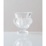 René Lalique – Francia, Vaso modello “Dampierre”, XX secolo.