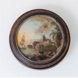 Tabacchiera in radica con fixé sous verre sul coperchio raffigurante scena di porto, XVIII secolo.