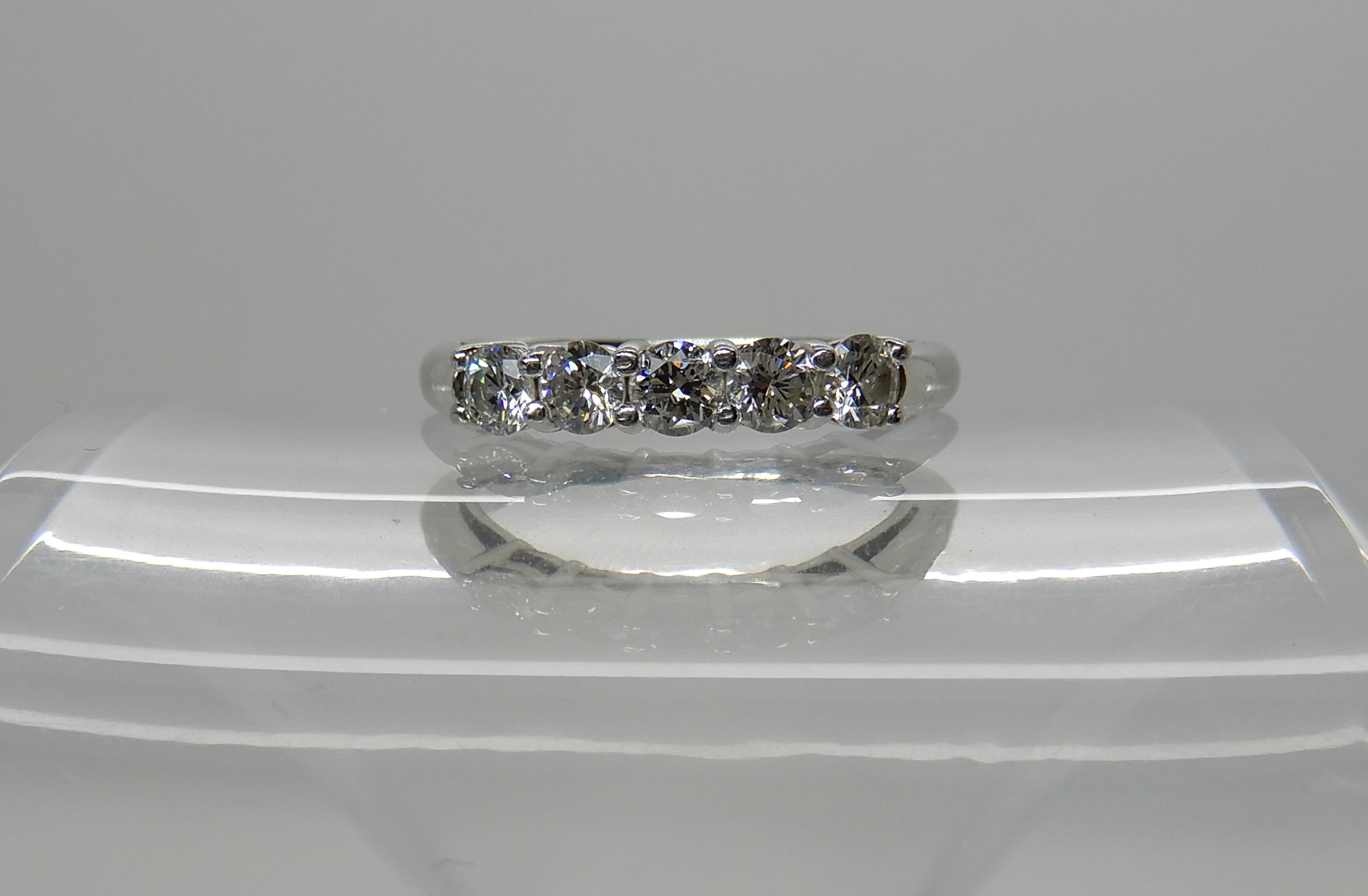 A Mappin & Webb platinum five stone diamond ring, set with estimated approx 0.50cts of brilliant cut - Image 3 of 5