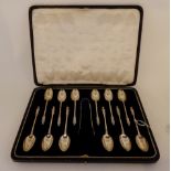 A cased set of twelve silver apostle spoons with tongs, London 1921 Condition Report: Available upon