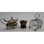 A lot comprising a silver toastrack, Birmingham 1909, a mustard pot, Birmingham 1900 and an egg