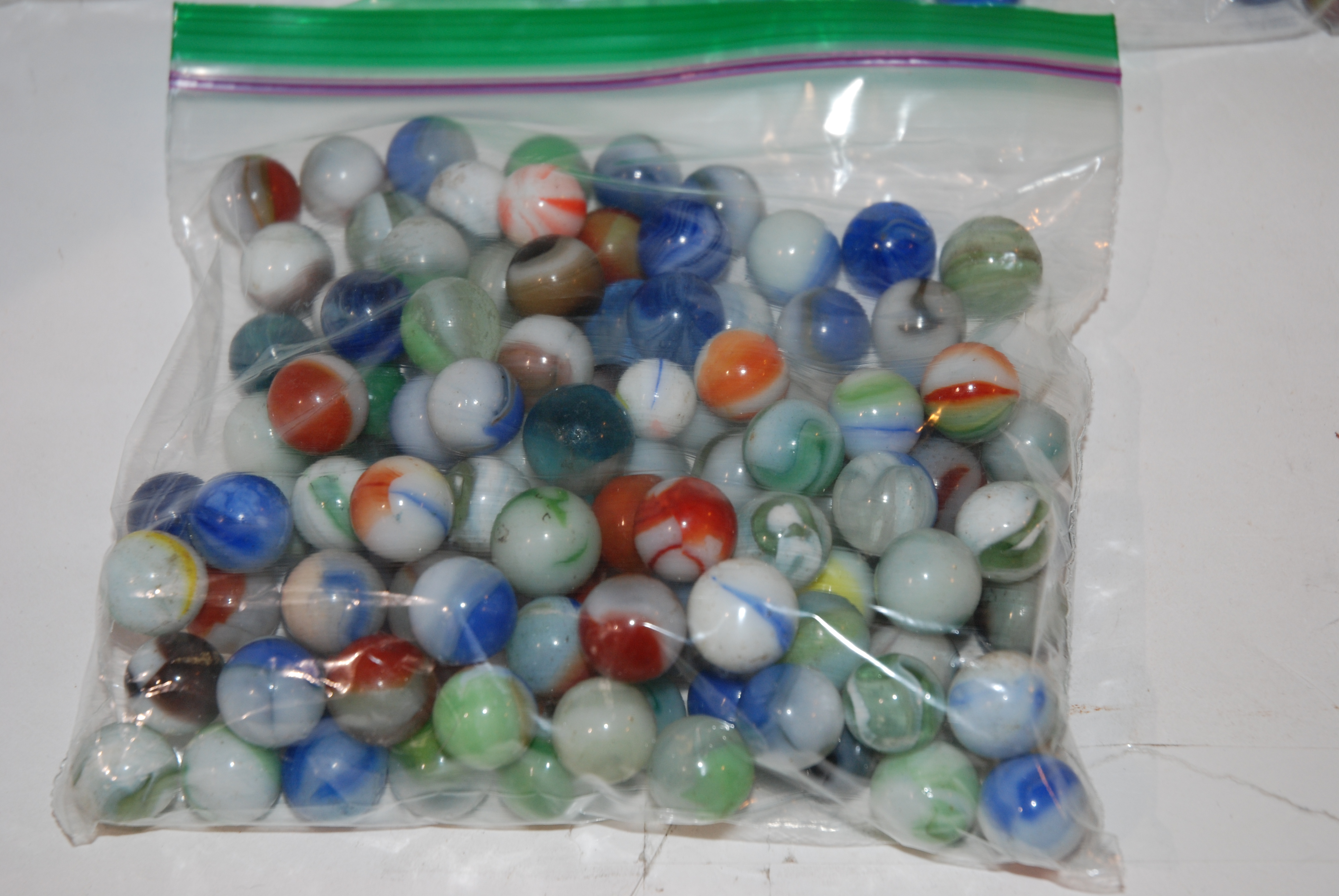 A collection of marbles and solitaire board, 26cm diameter Condition Report: Available upon request - Image 4 of 4