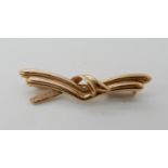 A 14k gold brooch stamped 585, length 3.4cms, weight 3.2gms Condition Report: Available upon