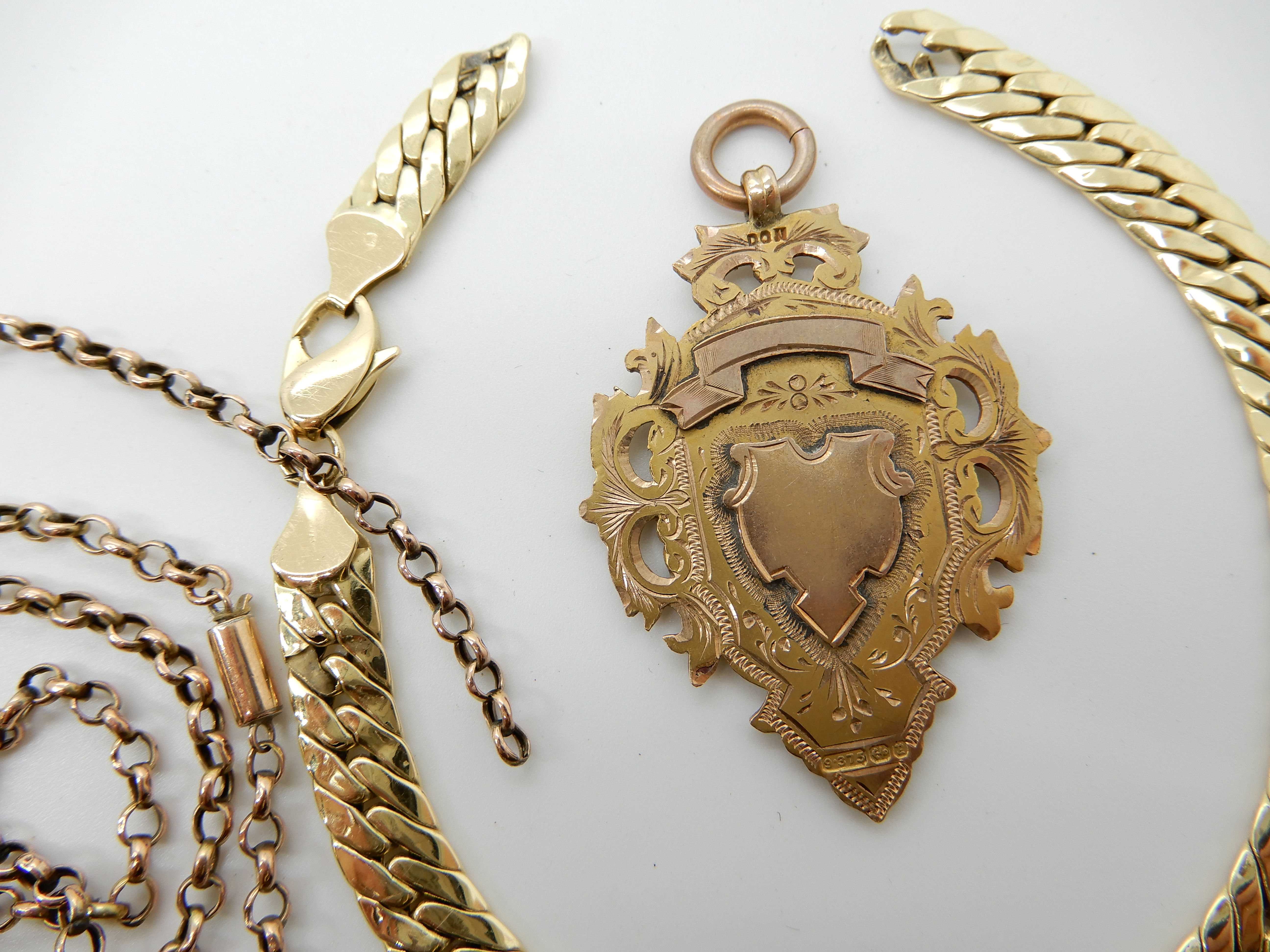 A 9ct gold medallion, a 9ct bracelet, and a further yellow metal chain both (af) combined weight - Image 2 of 3