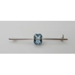 A 14k white gold aquamarine set bar brooch, length 6.2cm, weight 3.7gms Condition Report: