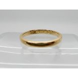 An 18ct gold wedding band, size O, weight 2.5gms Condition Report: Available upon request