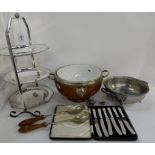A tray lot of EP - cakestand, oak bowl, cased cutlery Condition Report: Available upon request