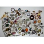 Costume jewellery to include Scottish themed jewels, items by Miracle, Exquisite etc Condition