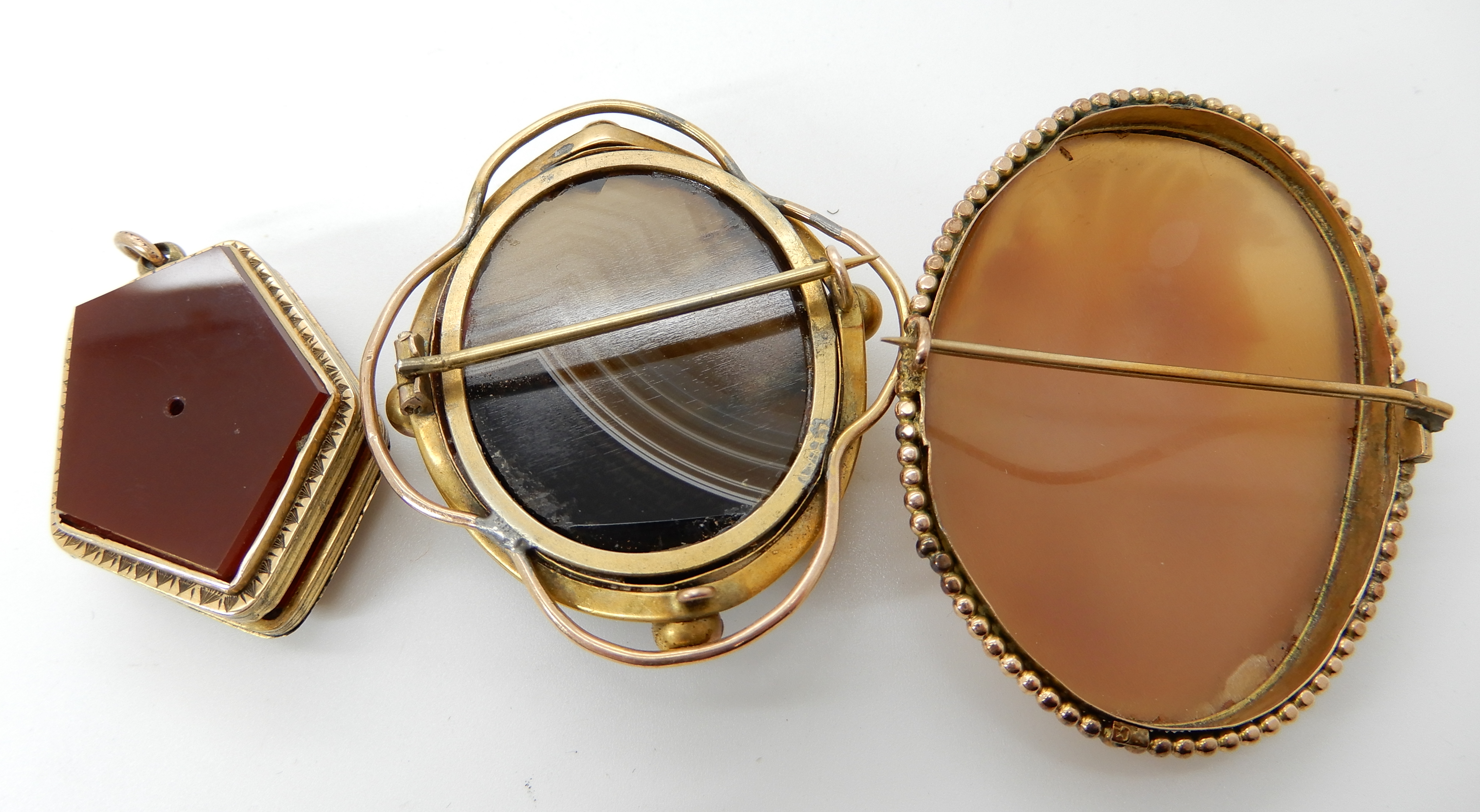A 9ct cameo brooch, and a yellow metal mounted agate locket and brooch Condition Report: Available - Image 2 of 2