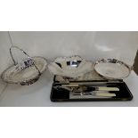 A tray lot of EP - baskets, Art Deco dish, carving set Condition Report: Available upon request