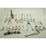 A lot comprising a silver pepperette, Birmingham 1918, assorted silver and EP teaspoons and an agate