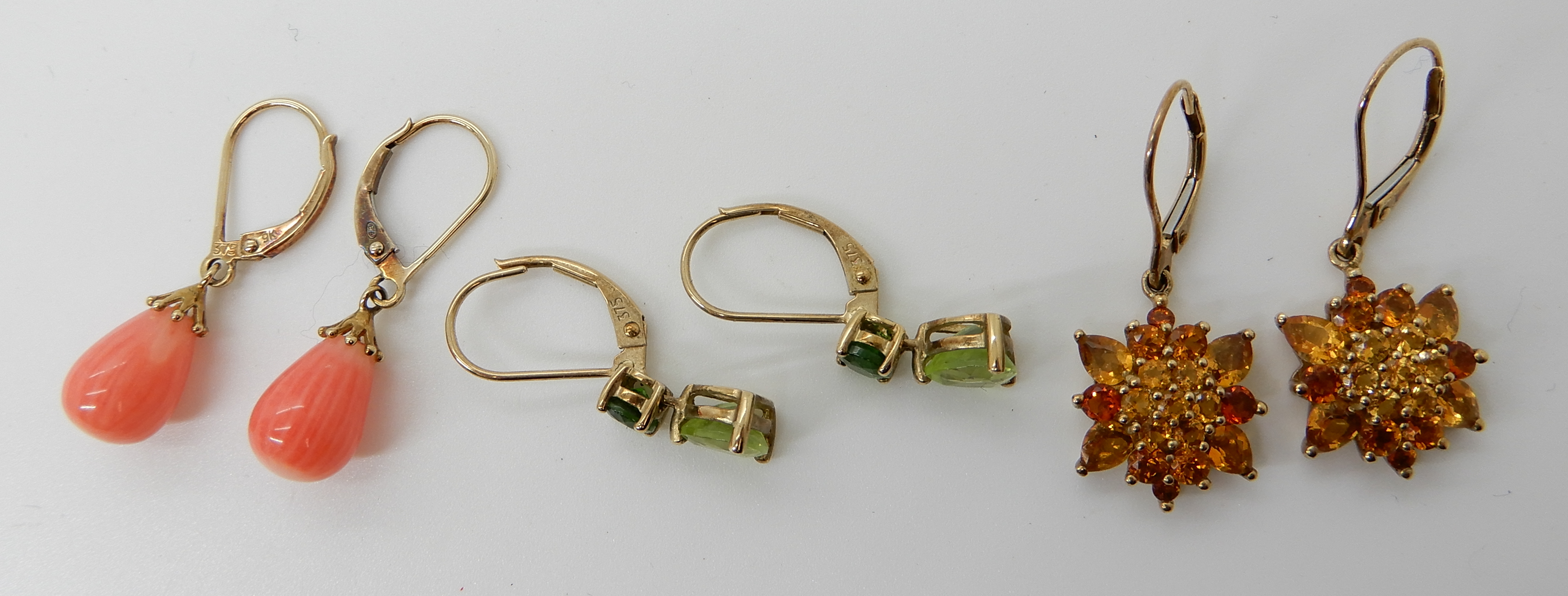 Three pairs of 9ct gold gem set earrings to include peridot, citrine and coral, weight combined 7. - Image 2 of 2