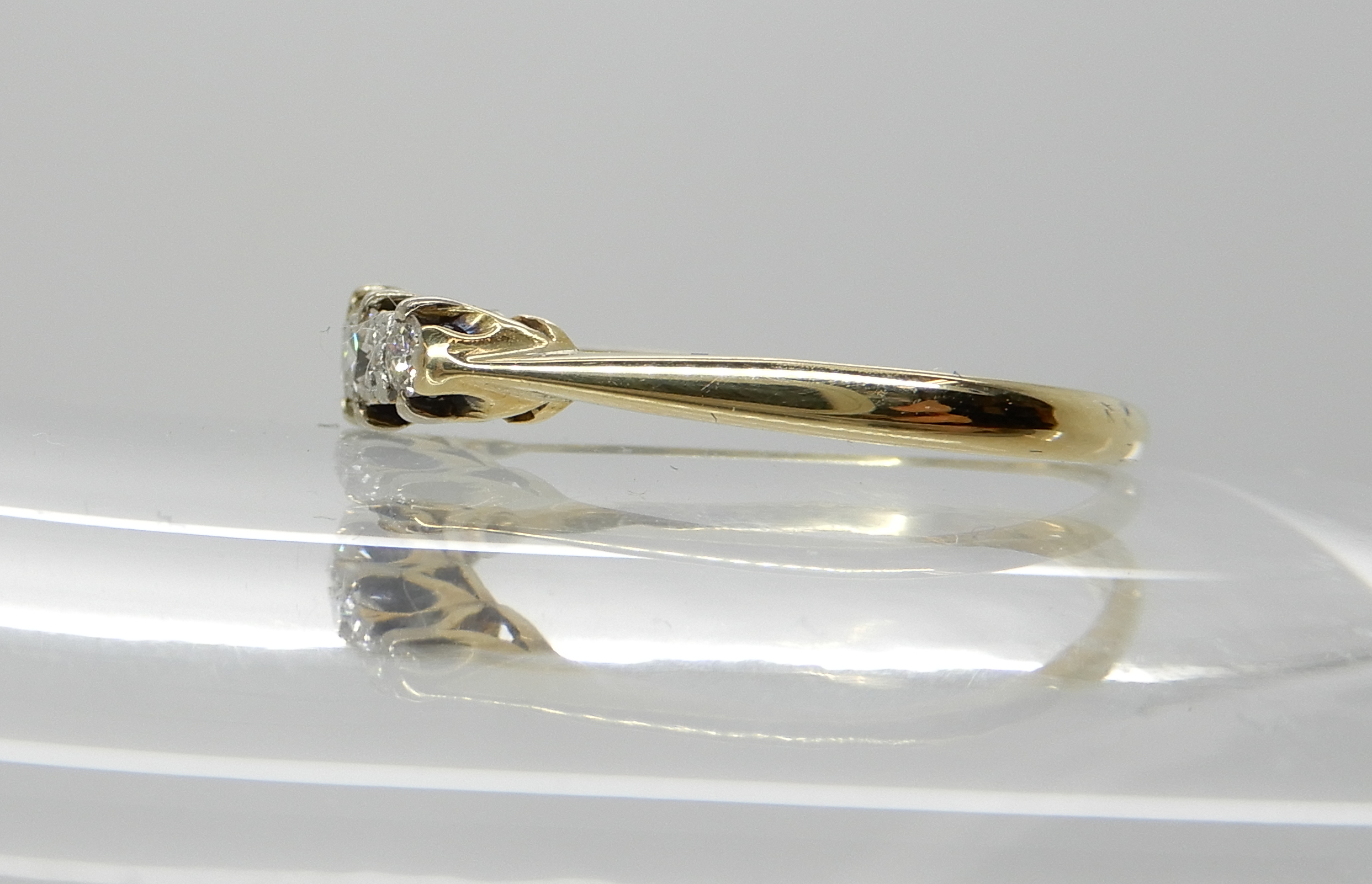 An 18ct gold five stone diamond ring, size P, weight 2.4gms Condition Report: middle diamond has a - Image 3 of 3