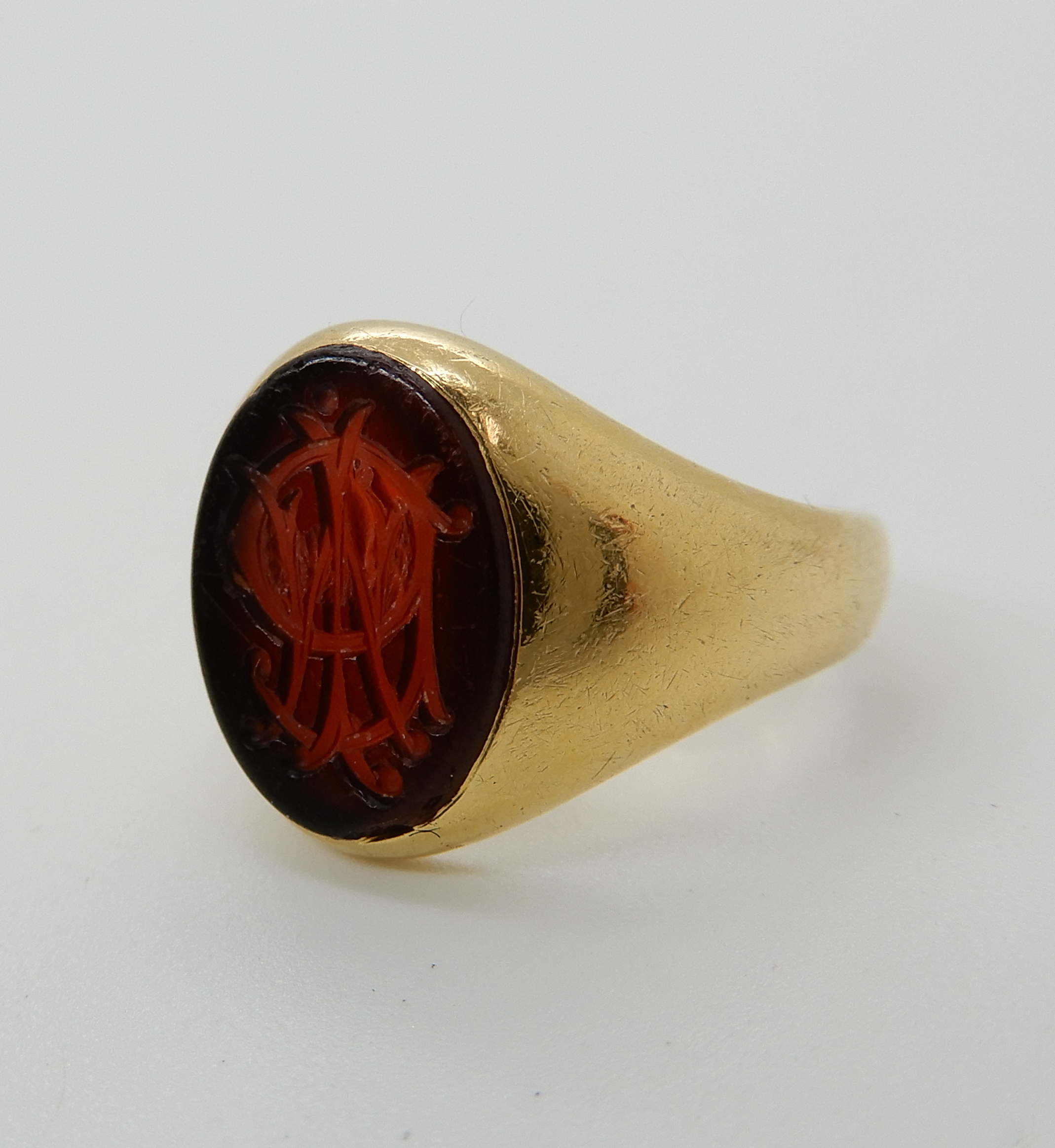 A bright yellow metal signet ring set with a intaglio monogrammed agate, size K, weight 6.2gms - Image 2 of 3