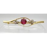 AN 18CT GOLD RUBY AND DIAMOND BROOCH set with a ruby of approx dimensions 5.8mm x 5.7mm x 3.2mm,